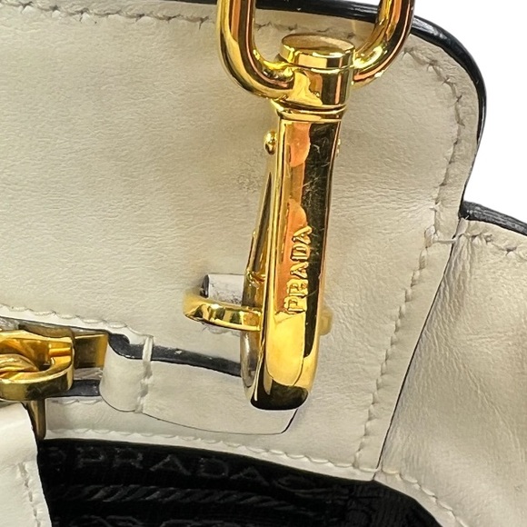 Prada Staffiano white top handle hand bag - Picture 3 of 12
